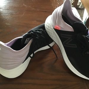 New Balance ROAV Sneakers